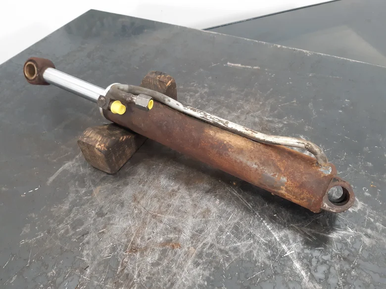 Digging cylinder for BOBCAT 753