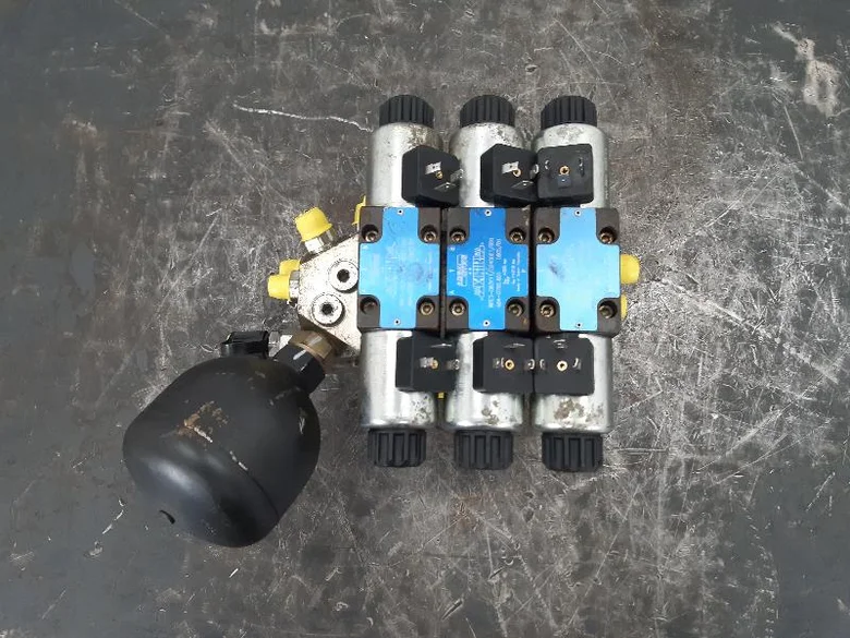 Solenoid valves for MECALAC 714MW