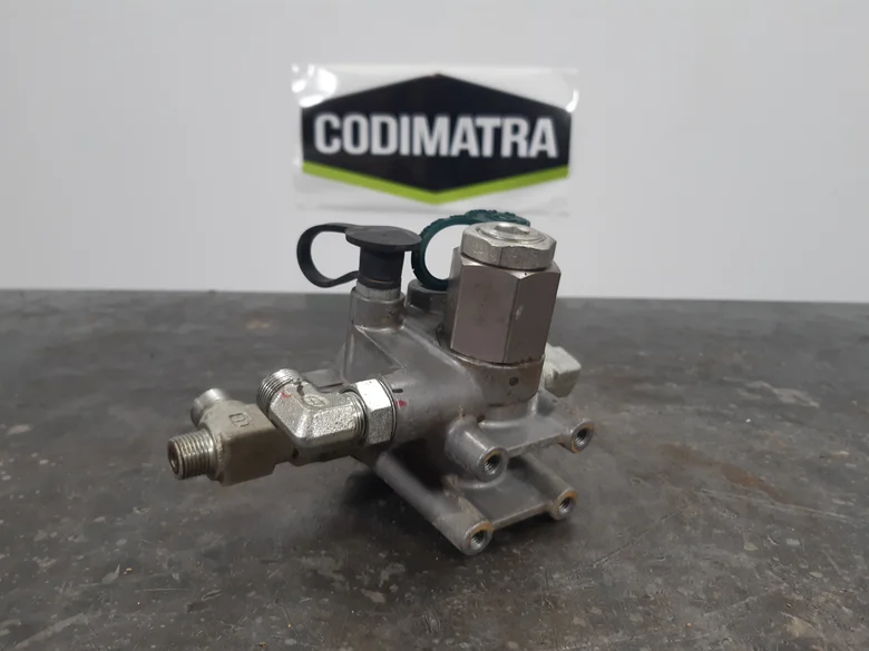 SUPPORT DE FILTRE HYDRAULIQUE