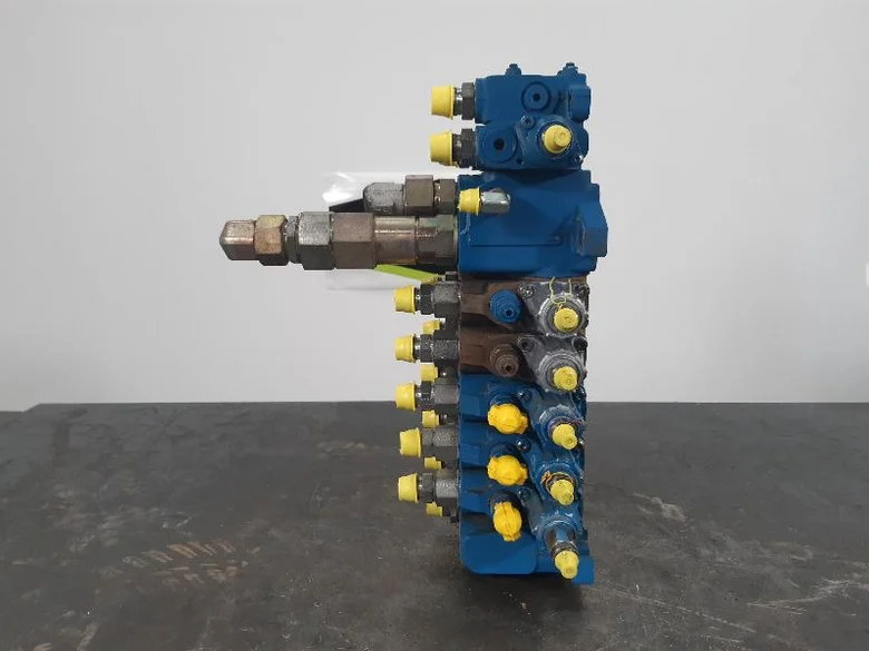 Hydraulic distributor for MECALAC 12MXT