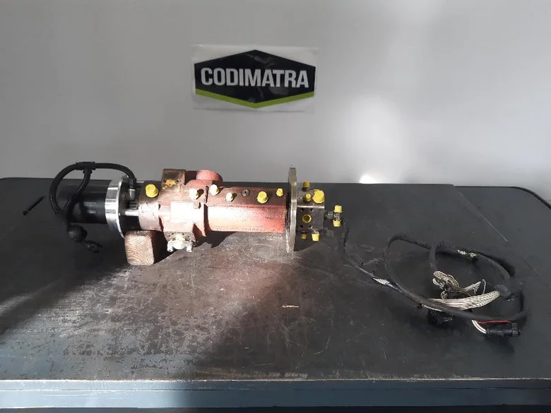Junta giratoria para MECALAC 12MXT