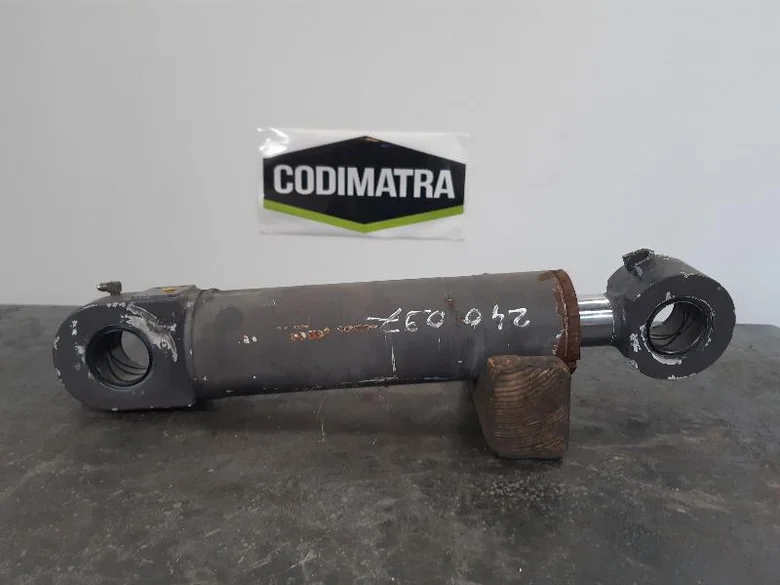 Offset cylinder for MECALAC 12MXT