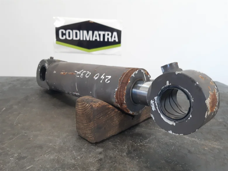 Offset cylinder for MECALAC 12MXT