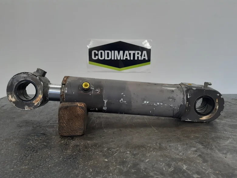 Offset cylinder for MECALAC 12MXT