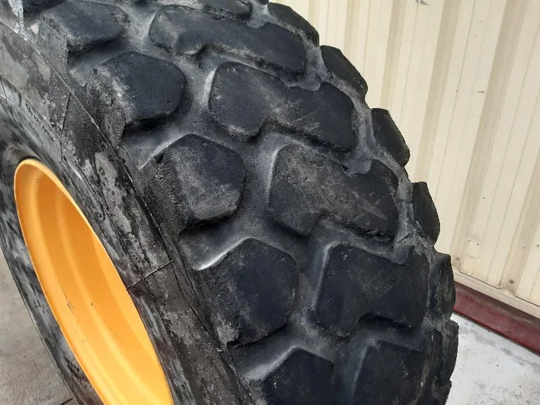 Tire for VOLVO L45G