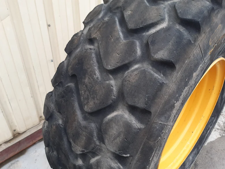 Tire for VOLVO L45G