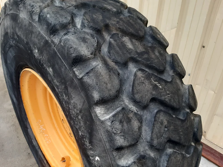 Tire for VOLVO L45G