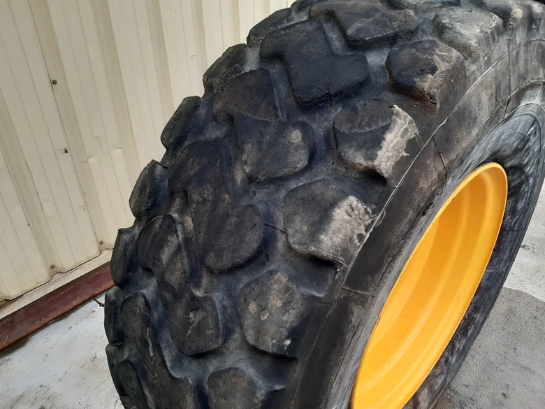 Tire for VOLVO L45G