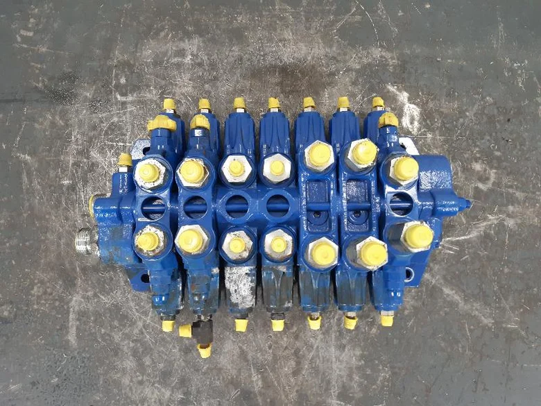 Distributeur hydraulique pour JCB 3CX