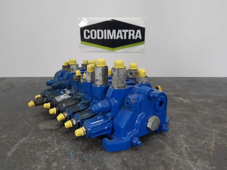 Distributeur hydraulique pour JCB 3CX