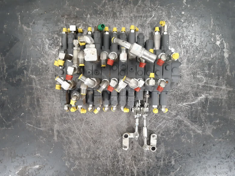 Distributeur hydraulique pour KUBOTA U36-4