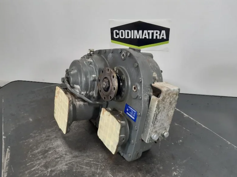 Transfer gear for LIEBHERR L538
