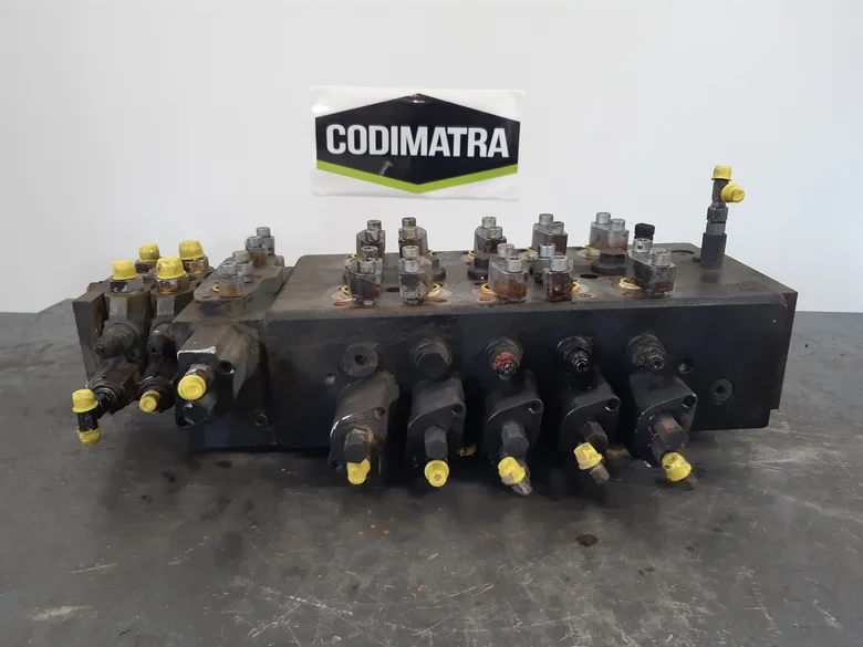 Distributeur hydraulique pour LIEBHERR LH22M