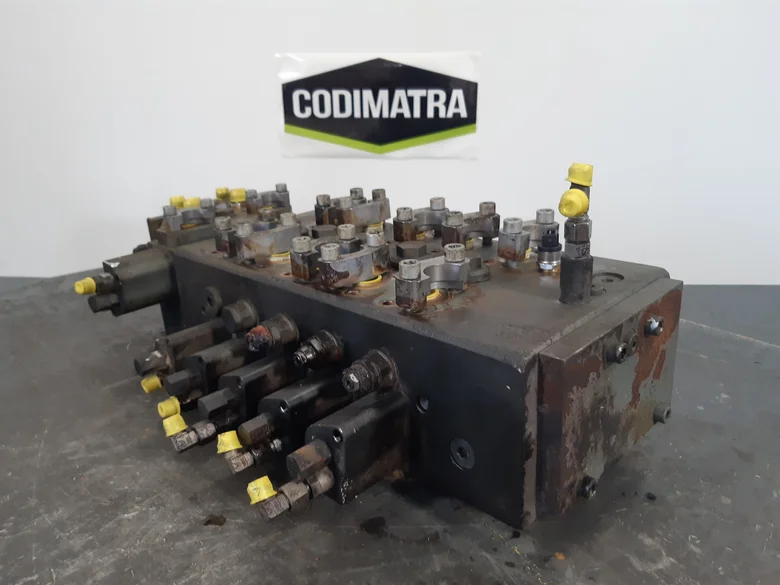 Distributeur hydraulique pour LIEBHERR LH22M