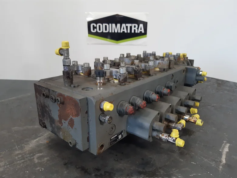 Distributeur hydraulique pour LIEBHERR LH22M