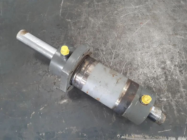 Steering cylinder for LIEBHERR A924
