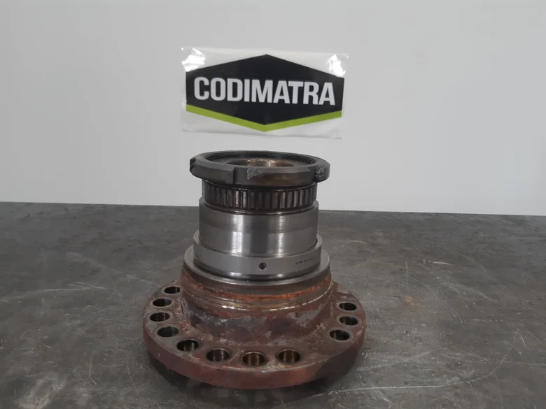Wheel spindle for VOLVO L45B