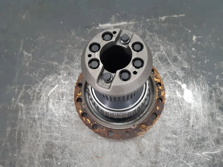 Wheel spindle for CATERPILLAR 725