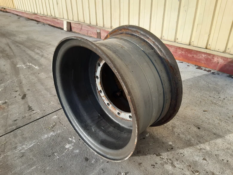 Rim for LIEBHERR L526