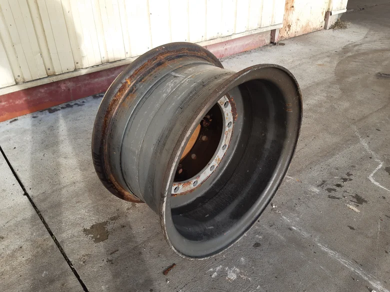 Rim for LIEBHERR L526
