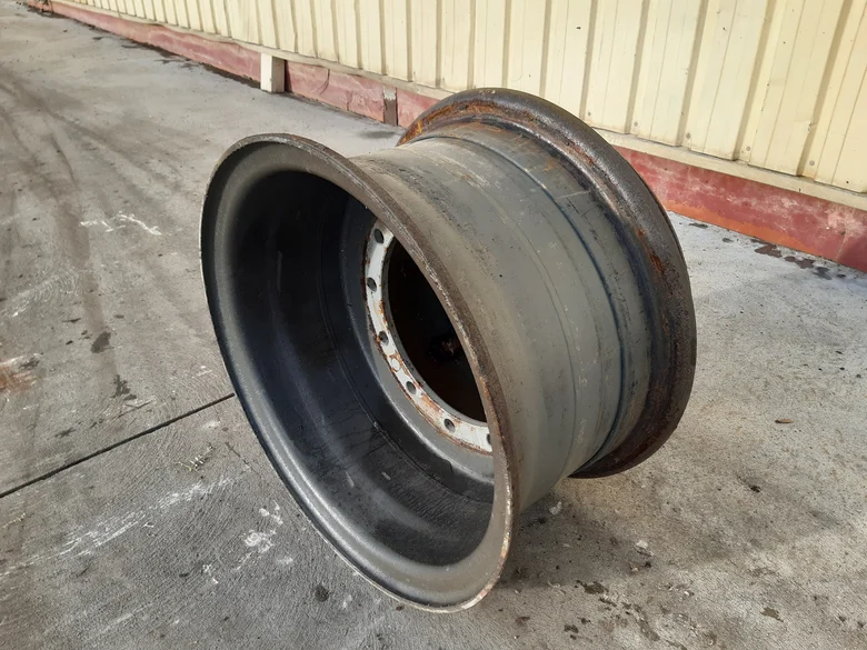 Rim for LIEBHERR L526