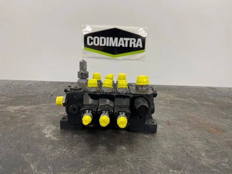 Hydraulic Distributor for VOLVO L30G