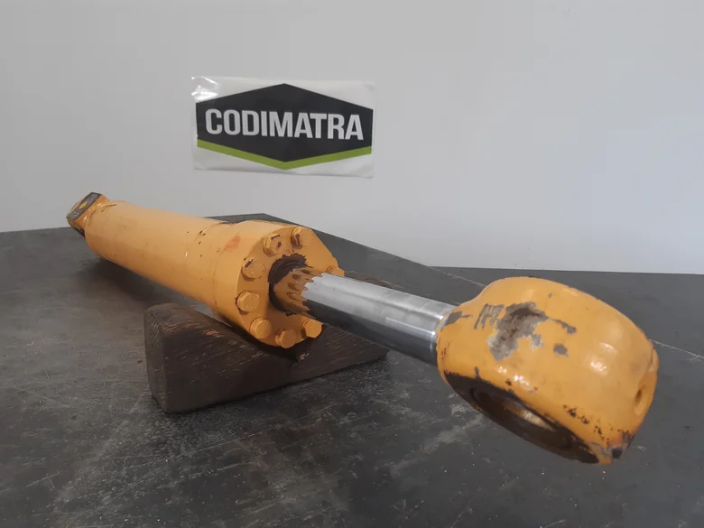Offset cylinder for LIEBHERR A314