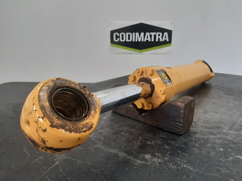 Offset cylinder for LIEBHERR A314
