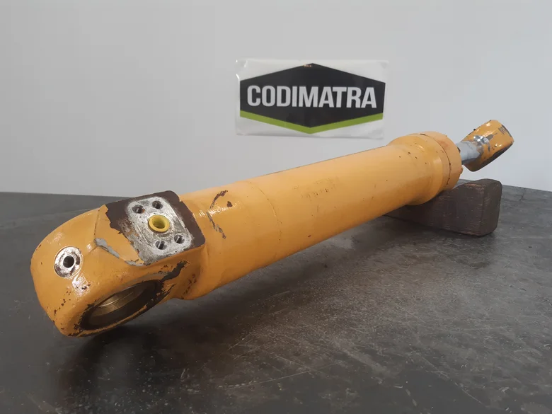 Offset cylinder for LIEBHERR A314