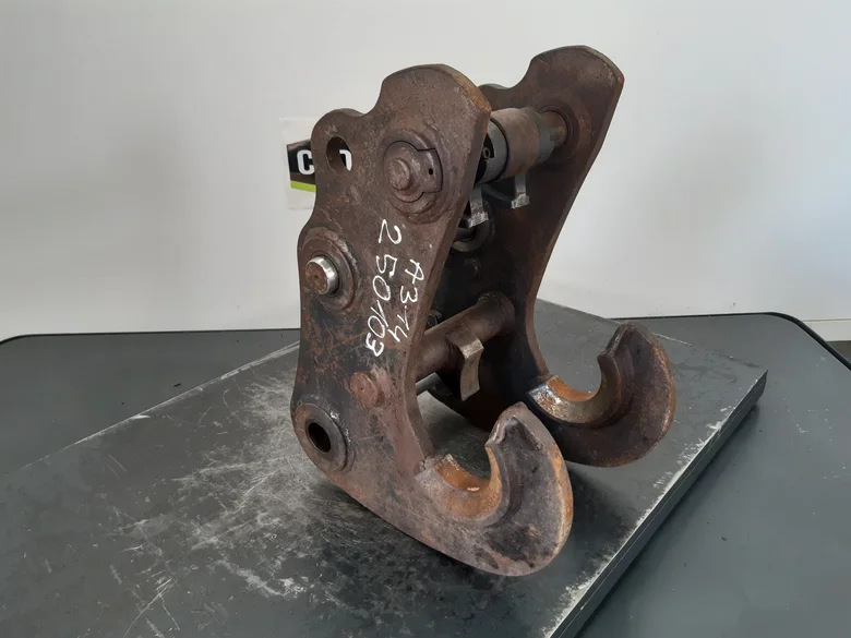 Quick coupler for LIEBHERR A314