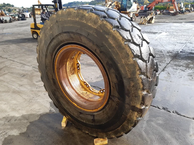 Pneu pour CATERPILLAR 771D