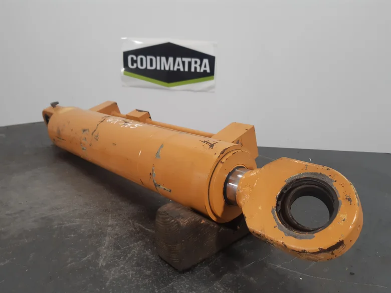 Offset cylinder for CASE WX165