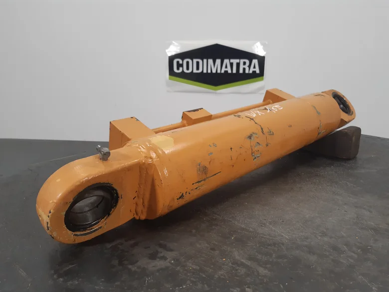 Offset cylinder for CASE WX165