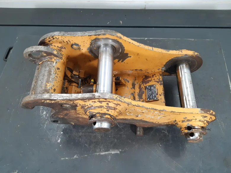 Quick coupler for CASE WX165