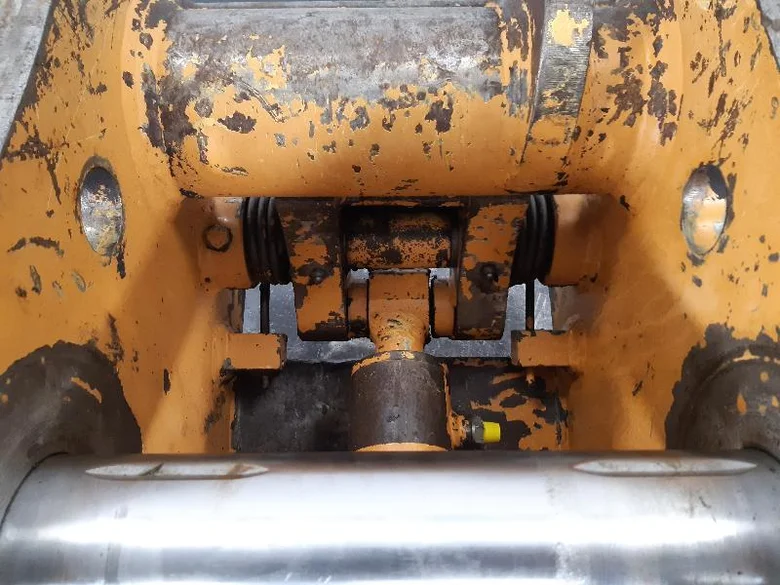 Quick coupler for CASE WX165