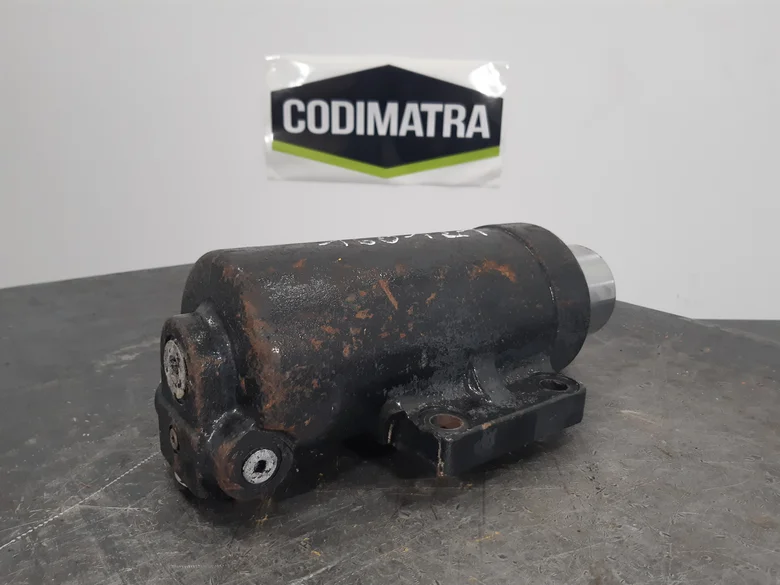 Axle housing lock cylinder for CATERPILLAR M316C