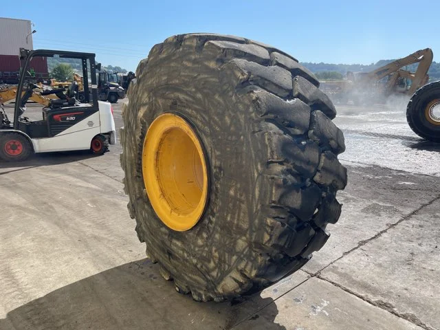 Tire for CATERPILLAR 980M