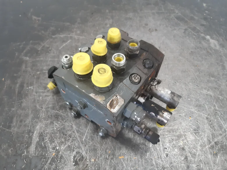 Hydraulic Distributor for LIEBHERR R936NLC