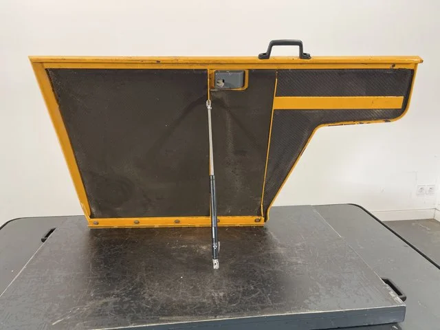Puerta de compartimento para LIEBHERR A316