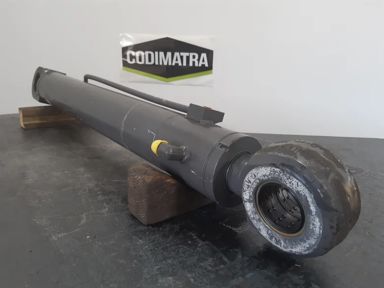 Variable boom cylinder for MECALAC 11MWR