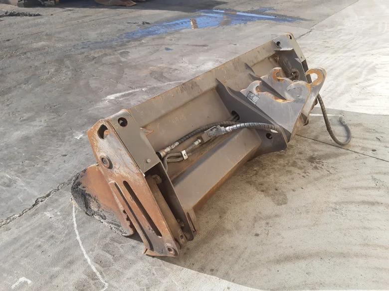 Godet 4 en 1 pour MECALAC 11MWR