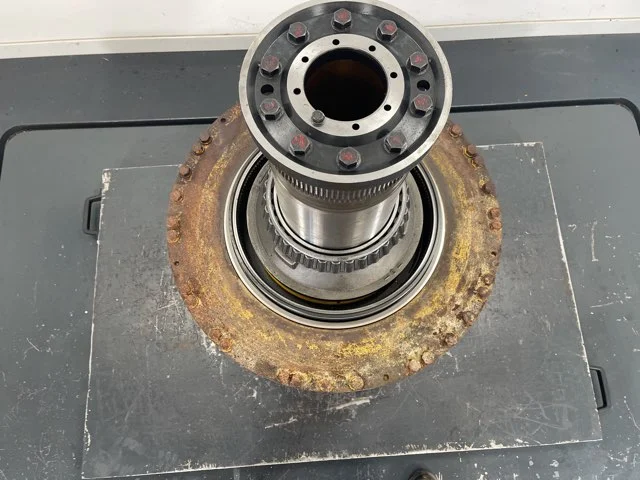 Wheel spindle for CATERPILLAR 775B