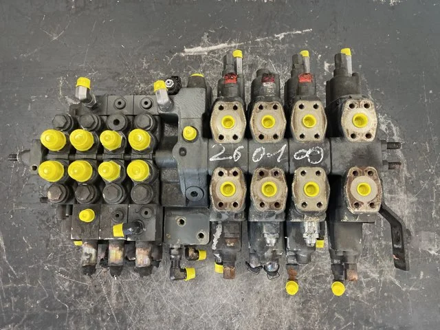 Distributeur hydraulique pour VOLVO EWR130E