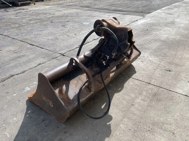 Godet de curage pour KUBOTA KX080-4