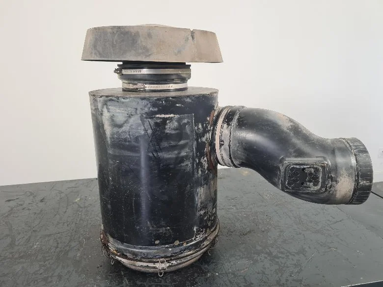 Air filter holder for VOLVO A25D