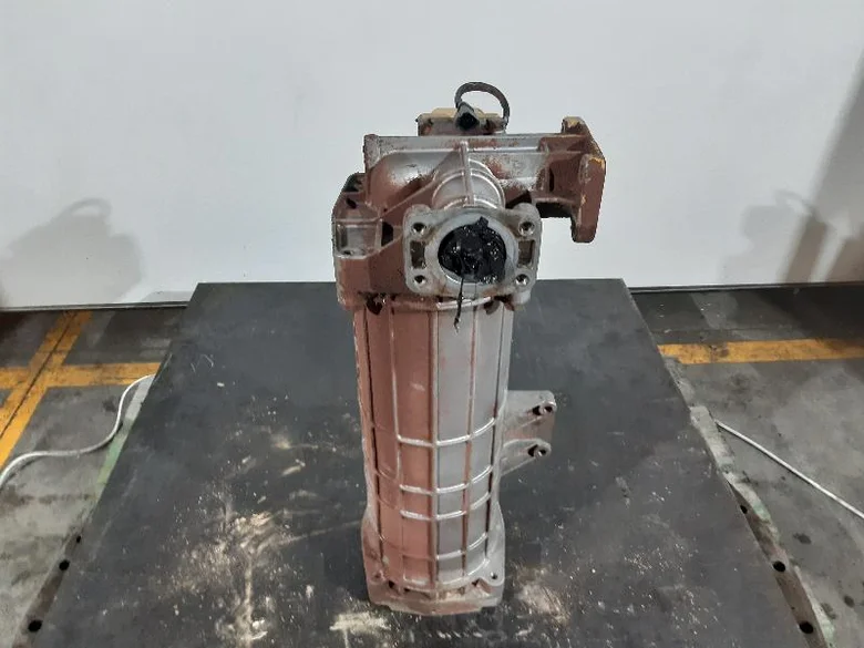 SUPPORT DE FILTRE HYDRAULIQUE
