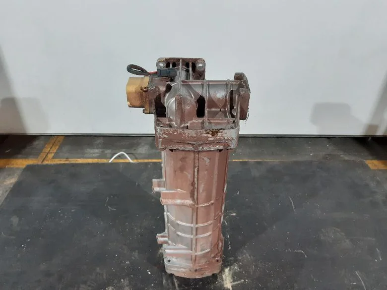 SUPPORT DE FILTRE HYDRAULIQUE