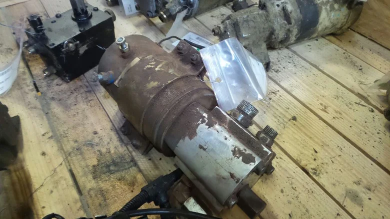 Pompe hydraulique de direction pour VOLVO L150E