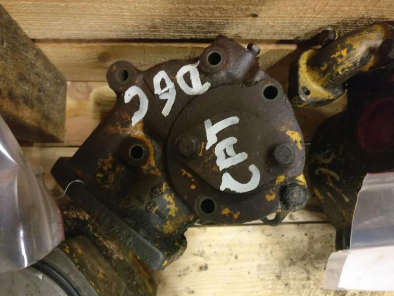 Auxiliary hydraulic pump for CATERPILLAR D6C