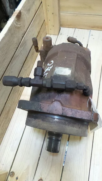 Swing motor for CATERPILLAR 235D